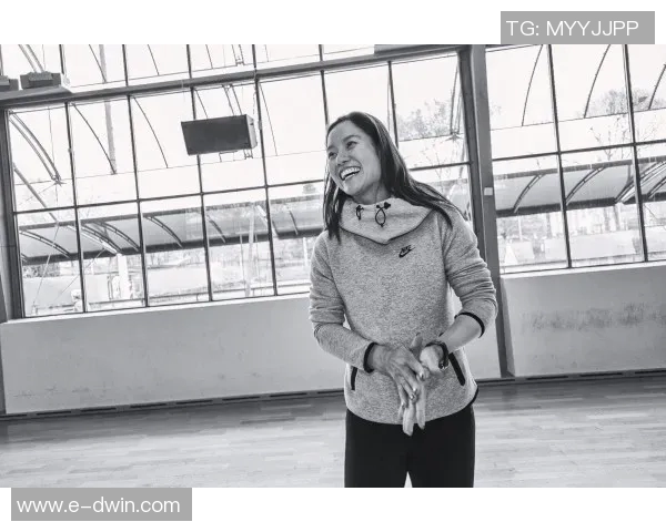 李丽的足球旅程:从青涩少女到职业球员的心路历程 李丽的足球旅程:从青涩少女到职业球员的心路历程