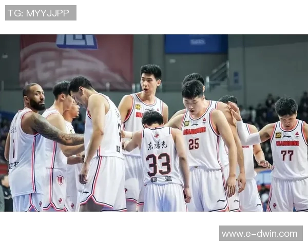 南京篮球队在锦标赛积分榜上以56分稳居第一名,领先其他球队 南京篮球队在锦标赛积分榜上以56分稳居第一名,领先其他球队