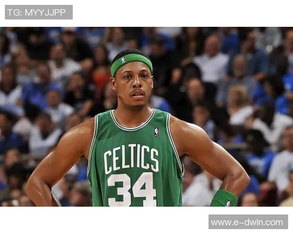 足球明星背后的故人故事与他们的传奇人生交织的情感纽带